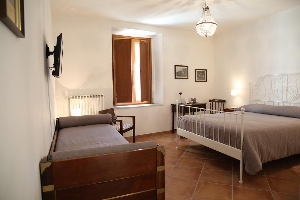 Le Stanze Dei Nonni Bed & Breakfast อาเวลลีโน ห้อง รูปภาพ